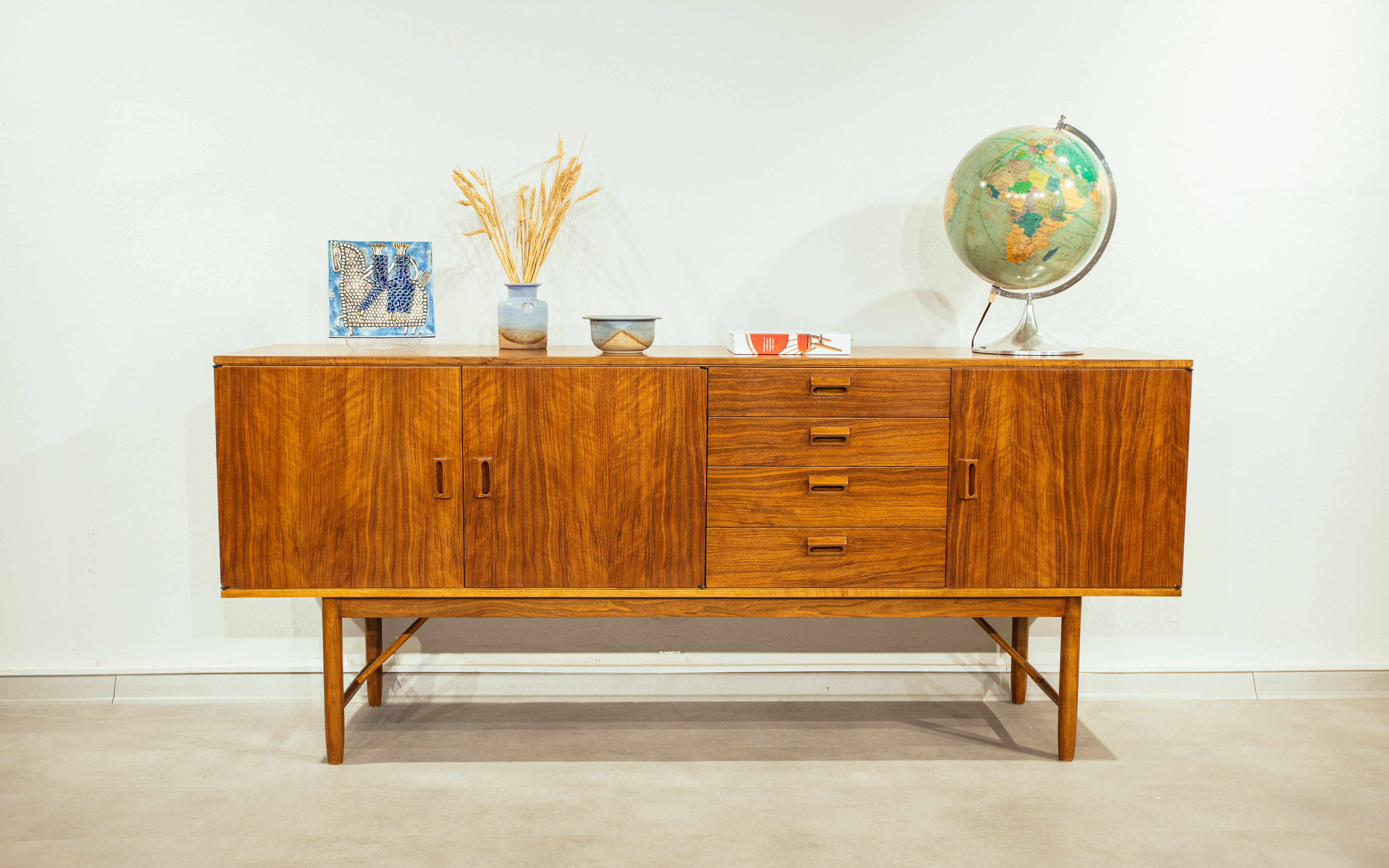 1970s , Tepe Mobilya üretimi,ceviz ağacı konsol 